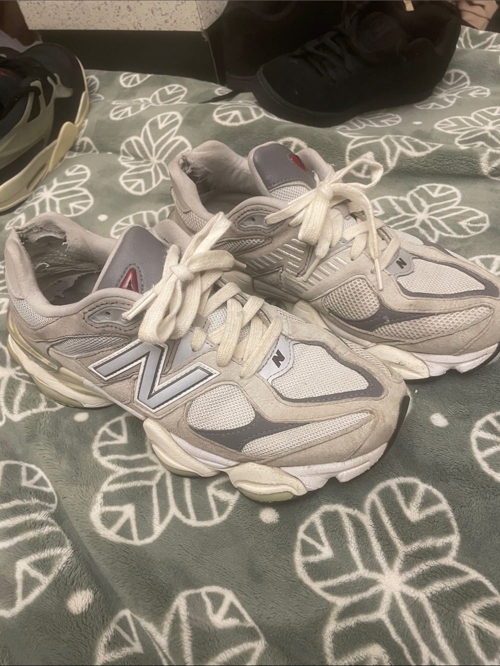 New Balance Mens Gray White Athletic Sneakers